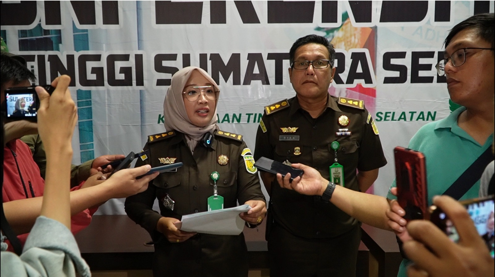 KEJATI SUMSEL BANTAH ADANYA PERMINTAAN BANNER DARI KEJARI OKI KEPADA KEPALA SEKOLAH DI KABUPATEN OKI