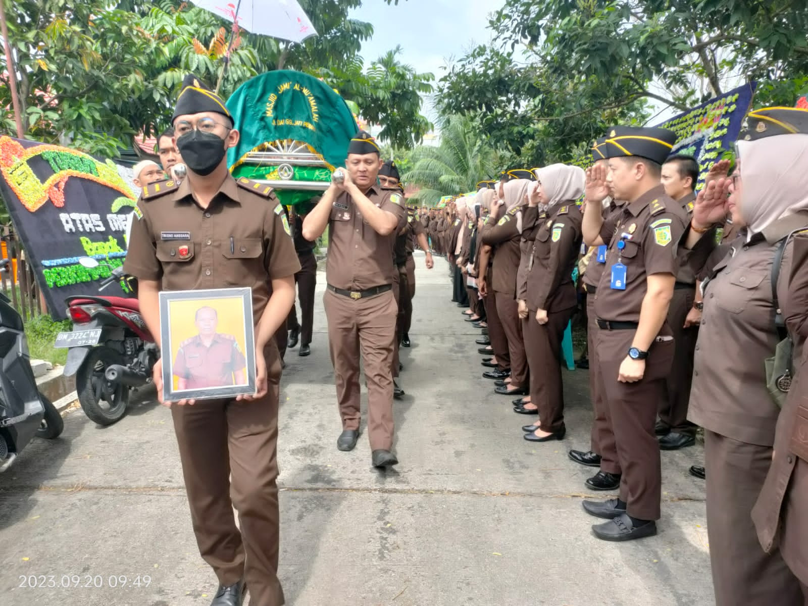 Koordinator bidang Tindak Pidana Khusus Kejaksaan Tinggi Riau memimpin Prosesi Pelepasan Jenazah