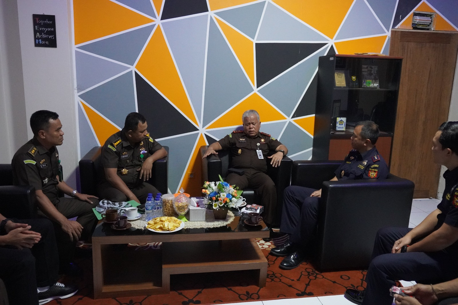 PENGUNGKAPAN PEREDARAN BARANG ILEGAL SEPERTI ROKOK TANPA CUKAI