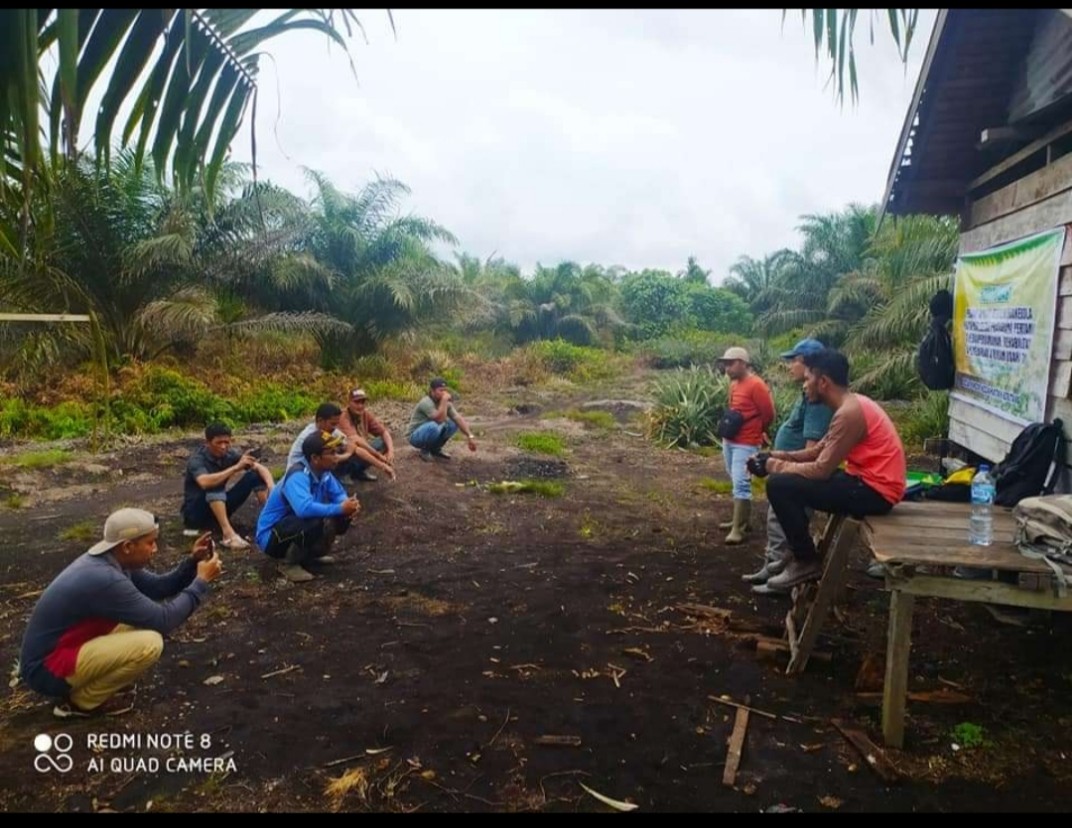 Dinas Perkebunan Kabupaten Indragiri Hilir Laksanakan Sosialisasi Pekerjaan Tanggul Mekanik Secara Swakelola di Desa Pancur