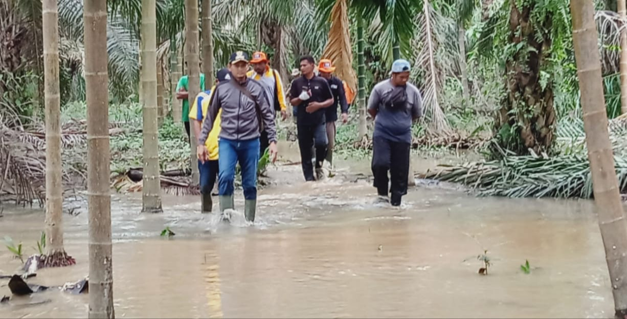 Banjir di Kuala Keritang, Inhil Disebabkan Jebolnya Tanggul Penahan Banjir & Pasang Dalam