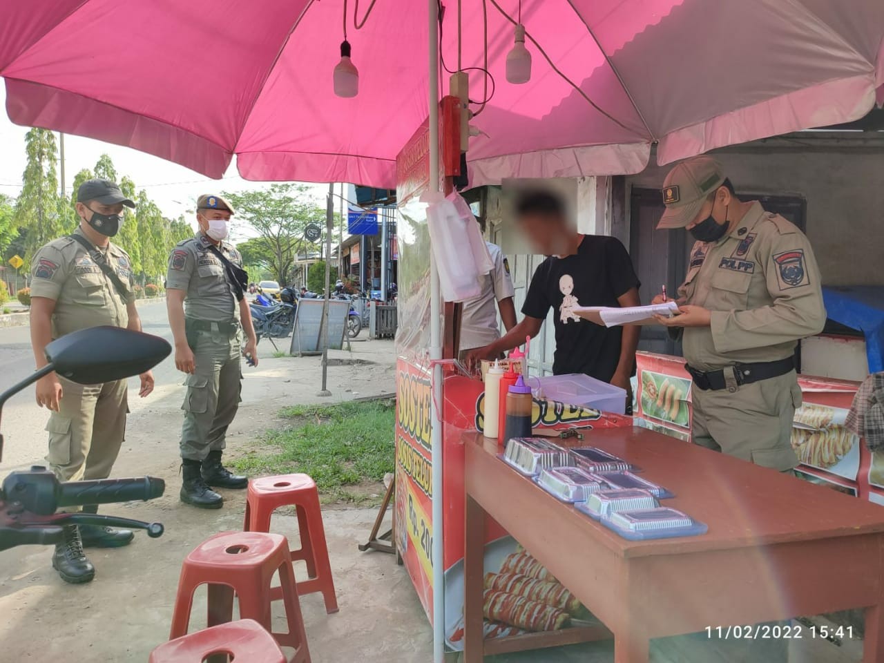 Satpol PP Inhil Berikan Teguran kepada PKL yang Melanggar