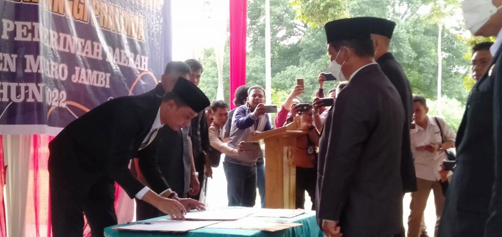 Dua Pejabat Pemprov Turut Dilantik Jadi Kadis DLH dan Staf Ahli Bupati Muaro Jambi