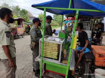 Tanpa Rasa Bosan, Satpol PP Inhil Patroli Awasi PKL