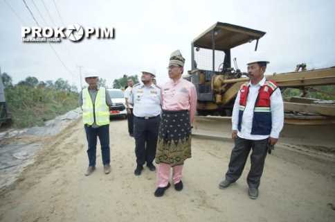 Bupati Wardan Tinjau lokasi Penanganan Long Segment Ruas Jalan Tembilahan - Terusan Mas