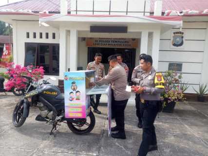 Budaya Literasi dan Perpustakaan Keliling Polsek Tempuling Diapresiasi Pihak Sekolah