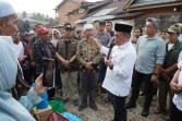 Gubernur Al Haris Turun Langsun Serahkan Bantuan untuk Korban Kebakaran di Desa Buat Kabupaten Bungo