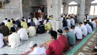 Bupati Wardan Jadi Khatib Dan Imam Sholat Jum'at Masjid Al-Huda Teluk Belengkong