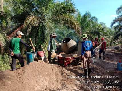 Sambil Bekerja, Warga Teluk Kiambang Ungkap Harapan Setelah TMMD Nanti Usai