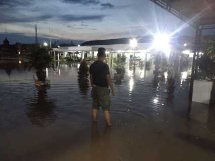 Banjir Rob, Personil Satpol PP Inhil Siaga di Masing – Masing Pos