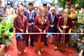 Ketua Umum IAD Kunjungi Stand Pameran Jambi Mantap EXPO