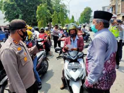 Bupati Alfendri Tinjau Pemantapan Kawasan Wajib Helm dan Masker di Perawang