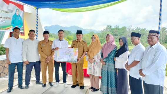 Aparatur Desa Air Balui Terima NIKD dan NIPD  dari Bupati Wardan