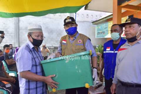 Cepat tanggap, Wabup H.Syamsuddin Uti Salurkan Bantuan Angin Ribut di Desa Pulau Palas