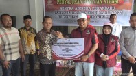 Bupati dan Ketua PMI Inhil Salurkan 124 Paket Bantuan Atensi Bersama Balai Sentra Abiseka Pekanbaru