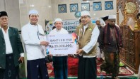 Safari Subuh di Masjid Hidayatullah, Al Haris Ajak Generasi Muda Makmurkan Masjid dan Serahkan CSR Bank Jambi