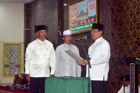 Selalu Makmurkan Masjid, Bupati Inhil Mengukuhkan dan Melantik Pengurus Masjid Besar Masjid Al - Falah Sungai Guntung