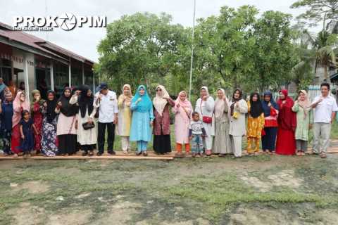 Ketua TP PKK Hj. Zulaikhah Wardan Silahturahmi Bersama KPM PKH Kecamatan Kuala Indragiri