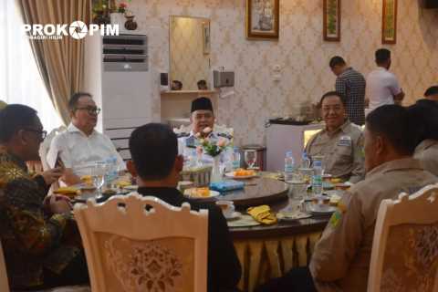 Bupati Inhil Dengan Tokoh Masyarakat dan Pengurus Apdesi Prov. Riau Gelar Sarapan Bersama