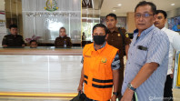 Tim Penyidik Pidsus Tahan Satu  Tersangka Perkara di Kantor Bank Riau Kepri Syariah Indragiri Hulu Kuala Kilan