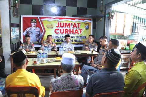 Jum\'at Curhat, Polres Inhil Dengarkan Permasalahan Masyarakat di Kedai Kopi