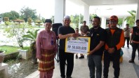 Bupati Inhil Herman Lepas Bantuan untuk Korban Musibah Sumbar Melalui IKMR Inhil