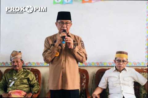 Bupati Wardan Serahkan NIKD Dan NIPD Kepala Desa dan Perangkat Desa se-Kecamatan Tanah Merah  