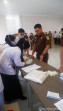 Kajari Rohil Test Urin Seluruh Pegawai dan PPNPN di Posko Pemilu Kejaksaan Negeri Rokan Hilir