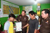 Kajati Jambi Sugeng Hariadi Lunasi Tunggakan Sekolah Dua Siswa Kurang Mampu, Pastikan Hak Pendidikan Tetap Terpenuhi