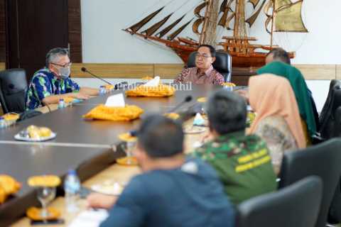 Bupati HM.Wardan Pimpin Rapat Rencana Pelatihan Kepala Desa Se-Inhil