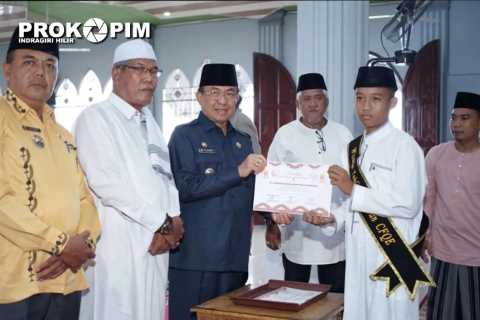 Bupati HM Wardan Hadiri Wisuda Tahfidz dan Haflatul Qur’an Yayasan CFQE Angkatan ll Tahun 2022 Kec. Tanah Merah