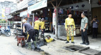Antisipasi Genangan Air Di Kota Tembilahan, Pj. Bupati Inhil Pantau Langsung Normalisasi Saluran Air di Jl. M. Boya