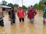 Rumah terendam, Camat kemuning sigap turun tangan