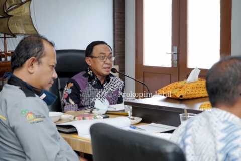 Bupati HM.Wardan Pimpin Rapat Pengembangan Sinergitas BUMDes dengan BUMD