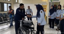 KSOP Tembilahan Serahkan Kursi Roda Kepada BKK Dukung Upaya Tingkatkan Layanan Kesehatan Penumpang