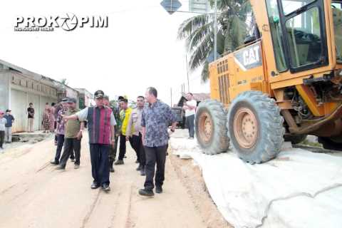 Bupati Inhil Tindak Cepat Jalan Pekantua yang Amblas 