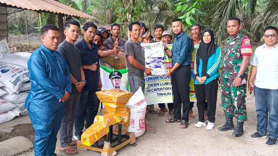 Pemdes Lubuk Besar Salurkan 10 Ribu Bibit Ikan kepada Masyarakat