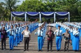Gubernur Al Haris Kukuhkan 278 Siswa Baru Angkatan XXXII SMAN Titian Teras H. Abdurrahman Sayoeti