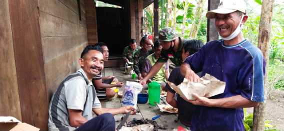 Bukan Untuk Pembangunan Fisik Saja Namun Satgas TMMD Juga Jalin Silaturahmi Yang Baik Kepada Warga 