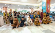 Peduli Sesama : Gubernur Al Haris Ajak Ratusan Anak Yatim Belanja Baju Lebaran