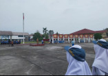 Hari Pertama Masuk Sekolah. Al Haris Pimpin Apel di SMA Titian Teras