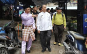 Pj Bupati Herman Tinjau Kondisi Pasar Rakyat Sungai Guntung
