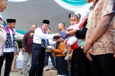 Wagub Sani Salurkan 503 Paket Bantuan Dumisake Pendidikan di Tanjung Jabung Barat