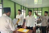 Lantik Dua Perangkat, Kades Limau Manis Harapkan Pelayanan Terbaik