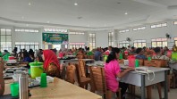 Silaturahmi Keluarga Besar SMAN Titian Teras, Orang Tua Siswa Diajak Rasakan Menu Asrama