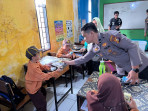 Siswa SD Antusias Makan Siang Bergizi dari Polres Inhil