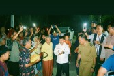 Gubernur Al Haris Tinjau Banjir Merangin, Bantu Perahu Gratis untuk Warga dan Pelajar Menjlelang Jembatan Dibangun