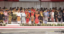Presiden Jokowi Pimpin Apel HARLA Pancasila 2024 Dengan Pakaian Adat Melayu, Pj.Bupati Inhil Hadir Dengan Pakaian Banjar