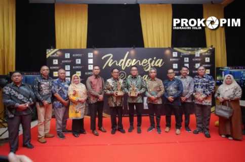 Kompas TV Apresiasi kepada Kepala Daerah, Bupati Inhil Wardan Terima Penghargaan
