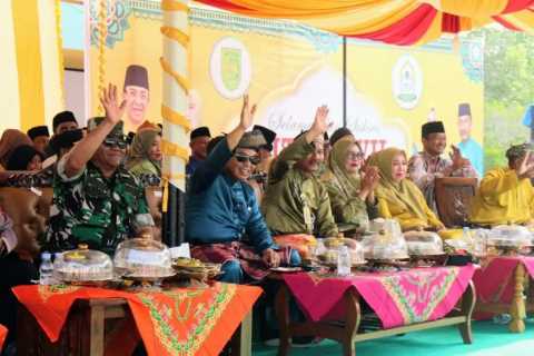 Bupati Wardan Lepas Pawai Taaruf MTQ ke-27 Kecamatan Tanah Merah Tahun 2023